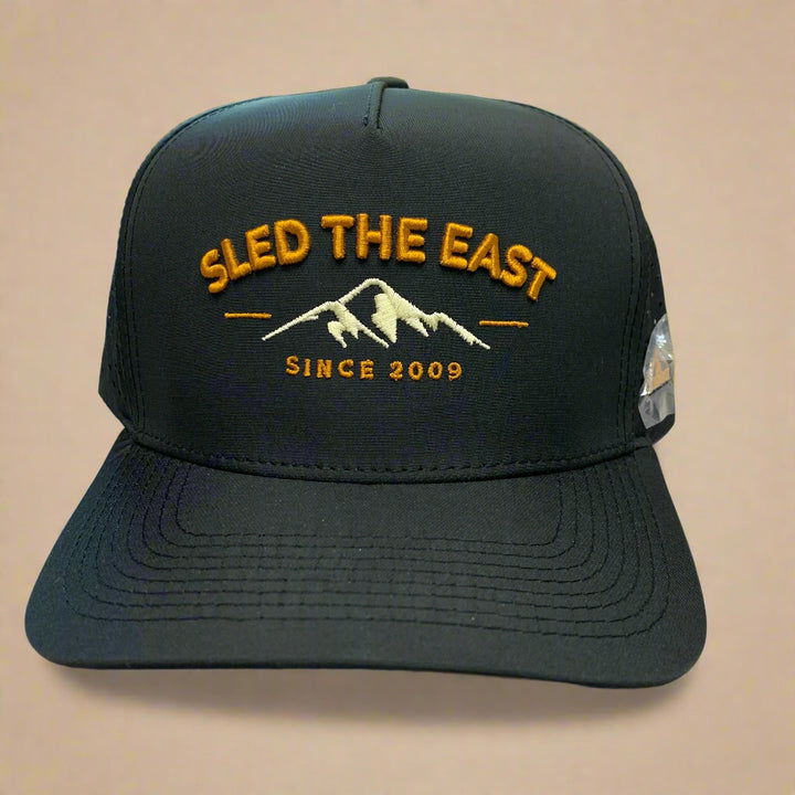 Sled the East Treeriding Curved Brim Hat | Black