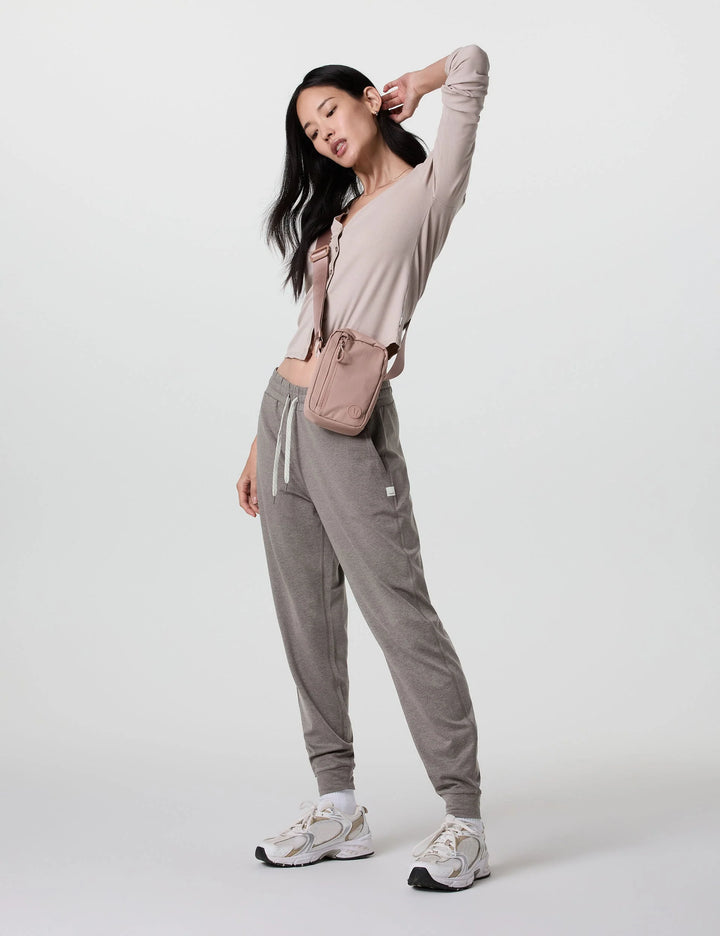 Vuori Performance Jogger | Chia Heather