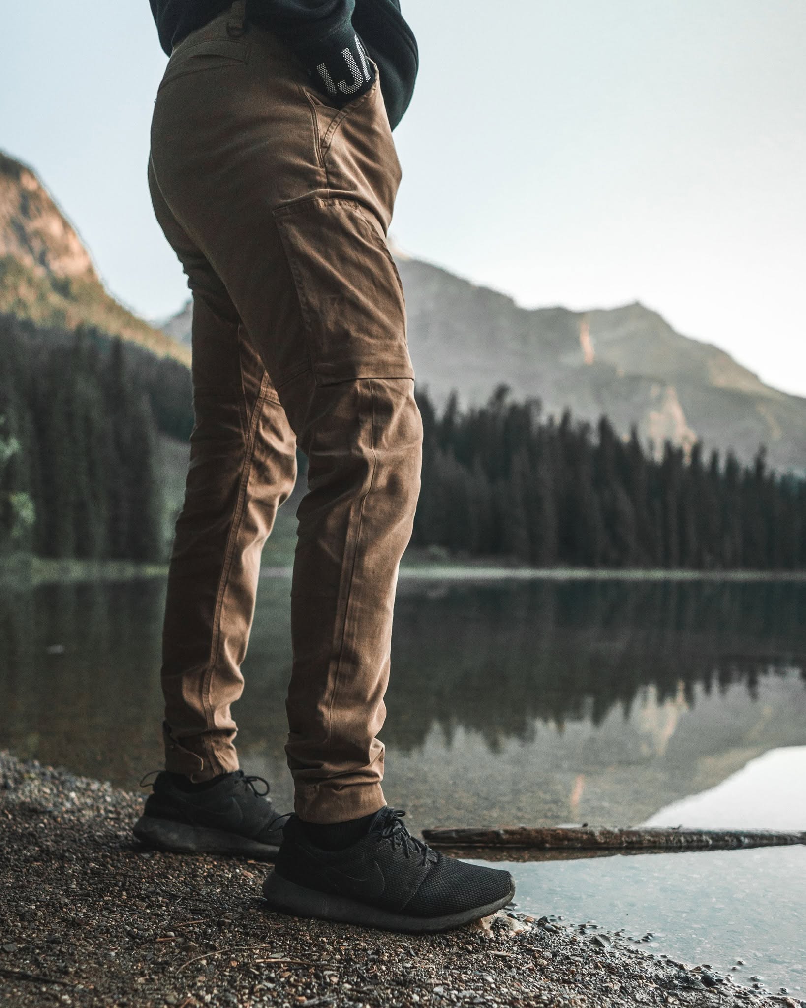 Men's duer pants by the lake