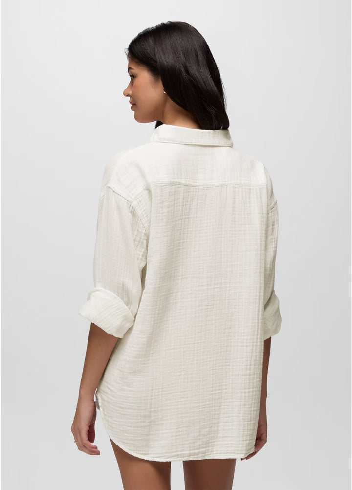 Woman wearing a white textured shirt on a plain background