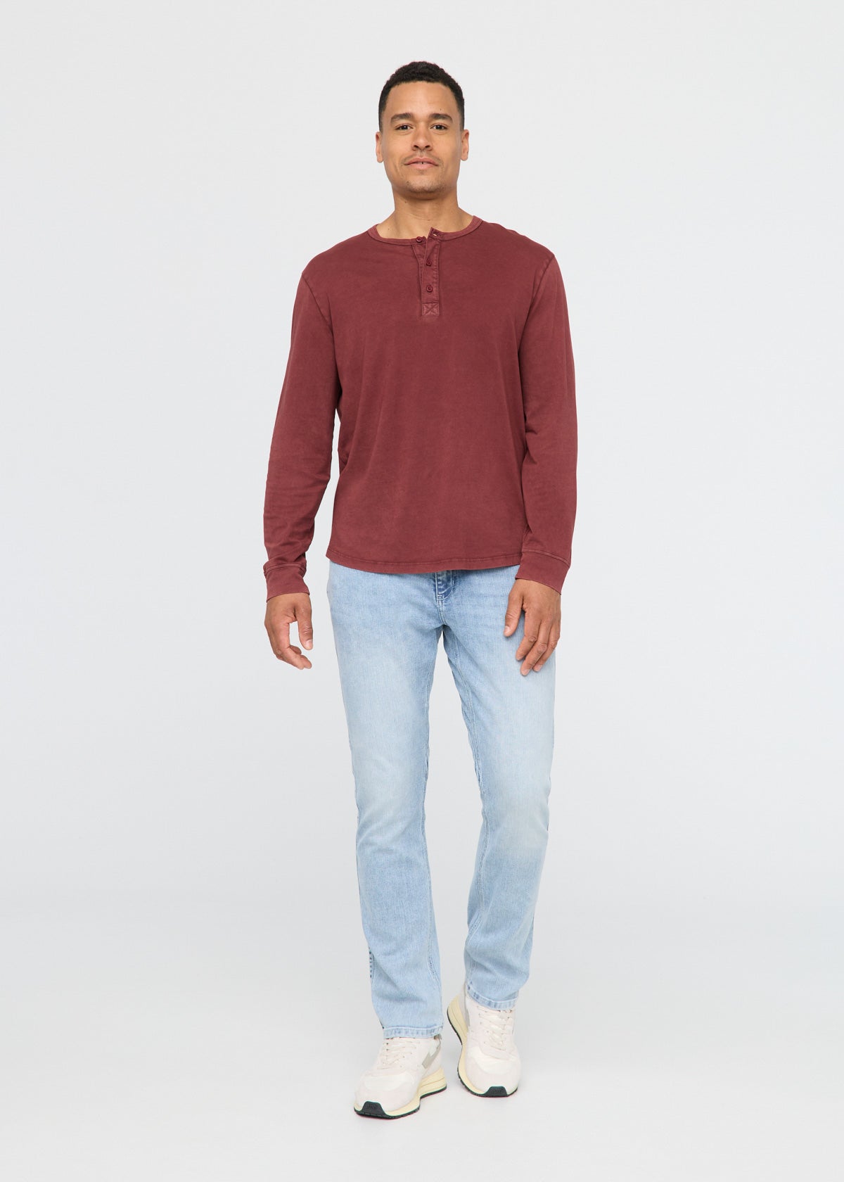 Duer Men's Performance Denim Relaxed Taper Jeans in Desert Stone Blue