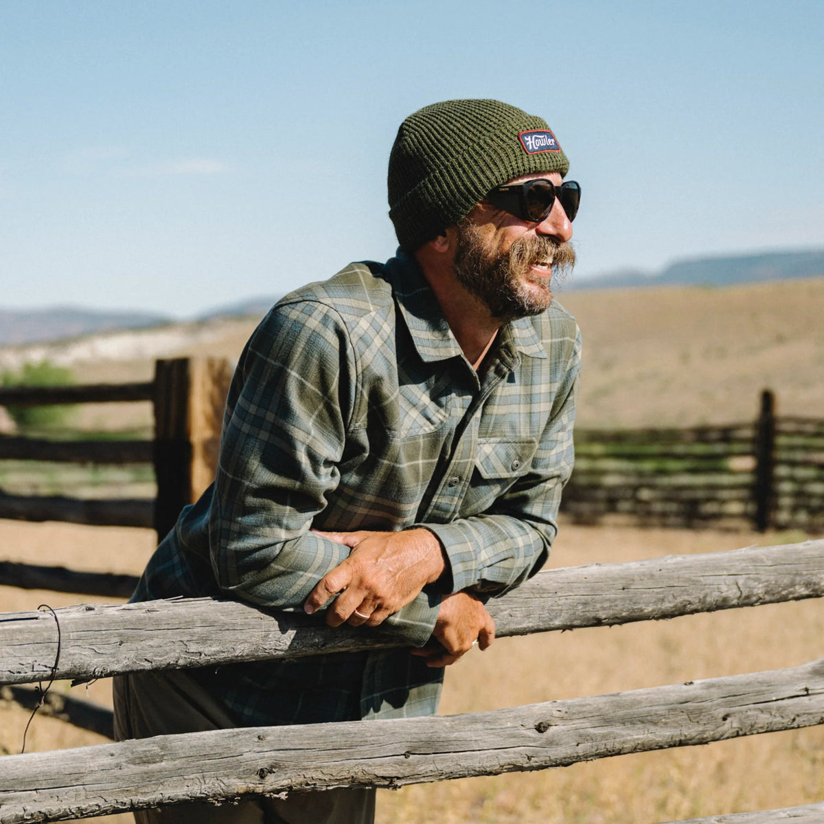 Howler Brother's Harker's Flannel in Beluga