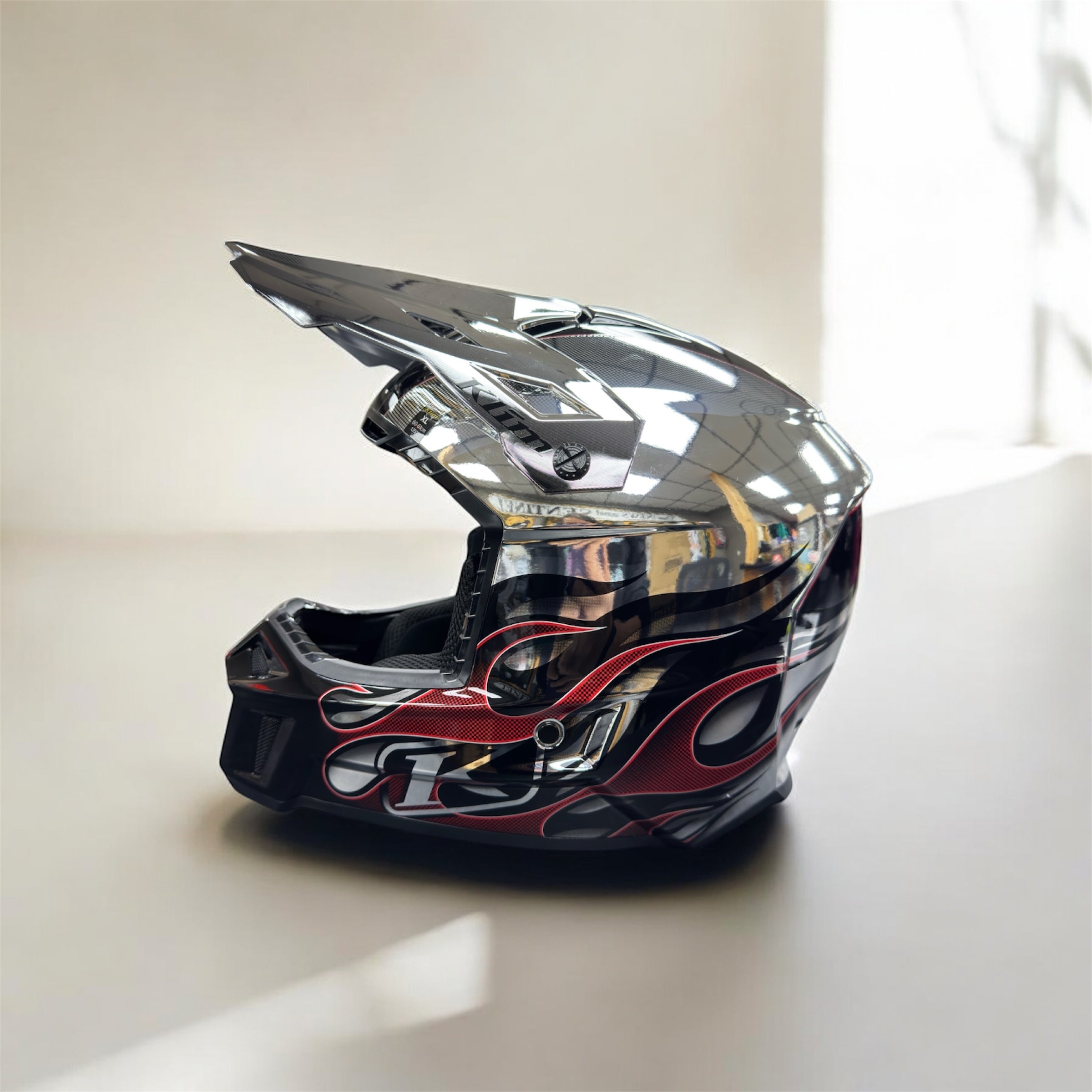 chrome motorcycle helmet Torc Folsom Matte Light Weight Design Weighs Less Than a Standard Bottle of Water Saw this mirrored motorcycle helmet