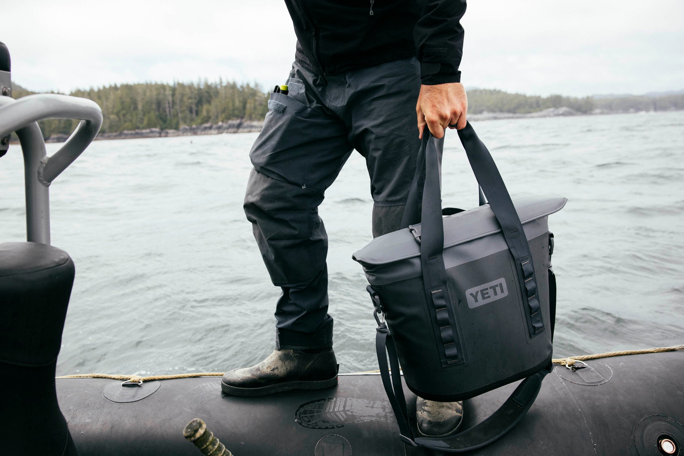 Yeti Hopper M15 Tote Soft Cooler | Charcoal