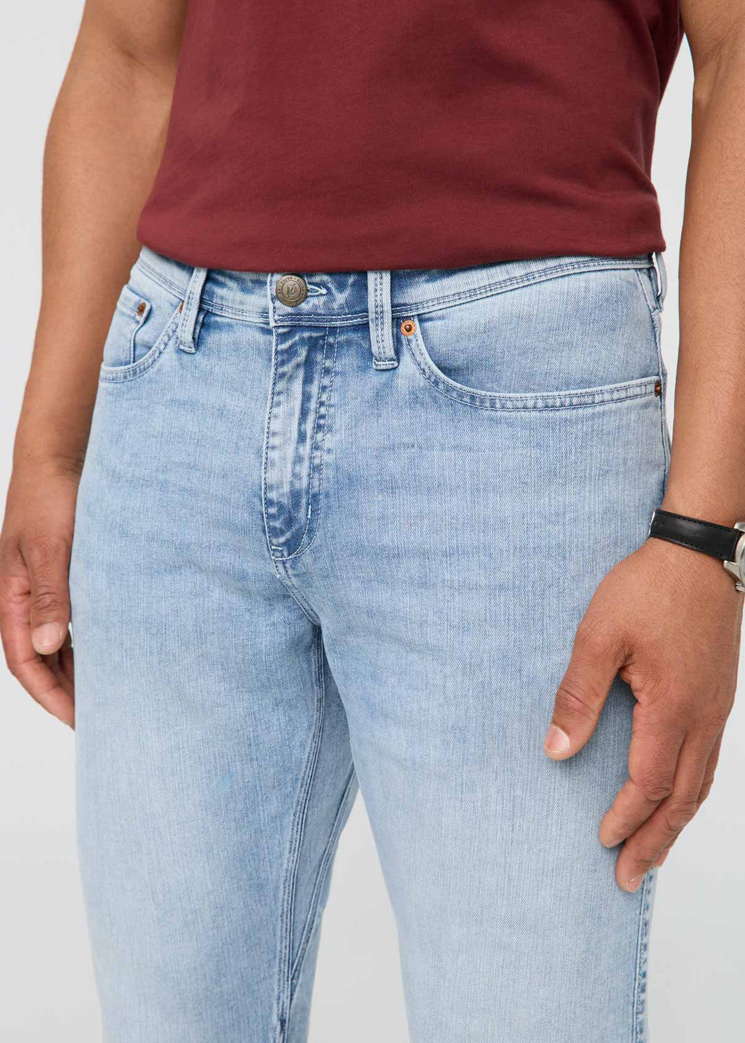 Duer Men's Performance Denim Relaxed Taper Jeans in Desert Stone Blue
