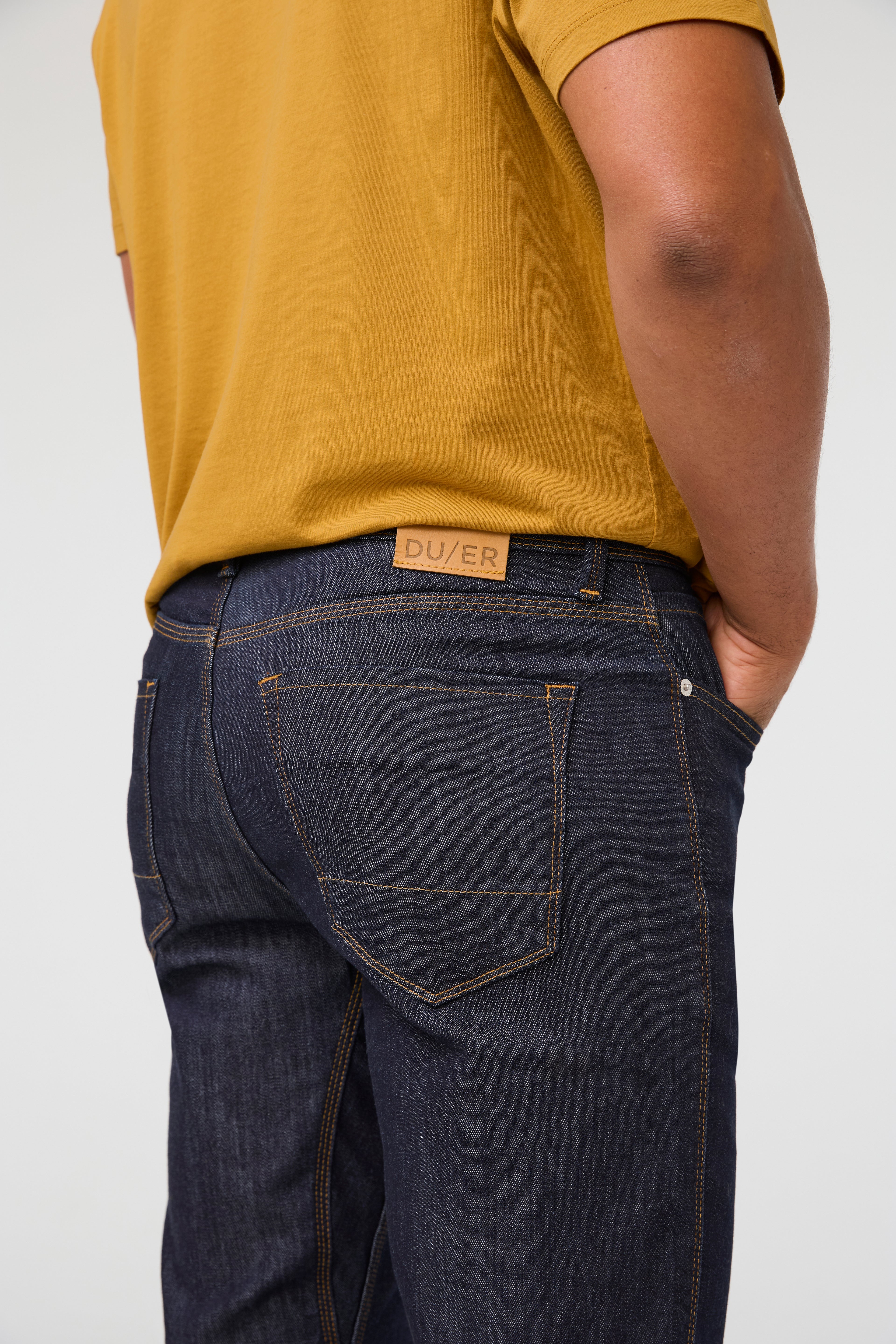 DUER Men's Performance Denim Athletic Straight Heritage Rinse