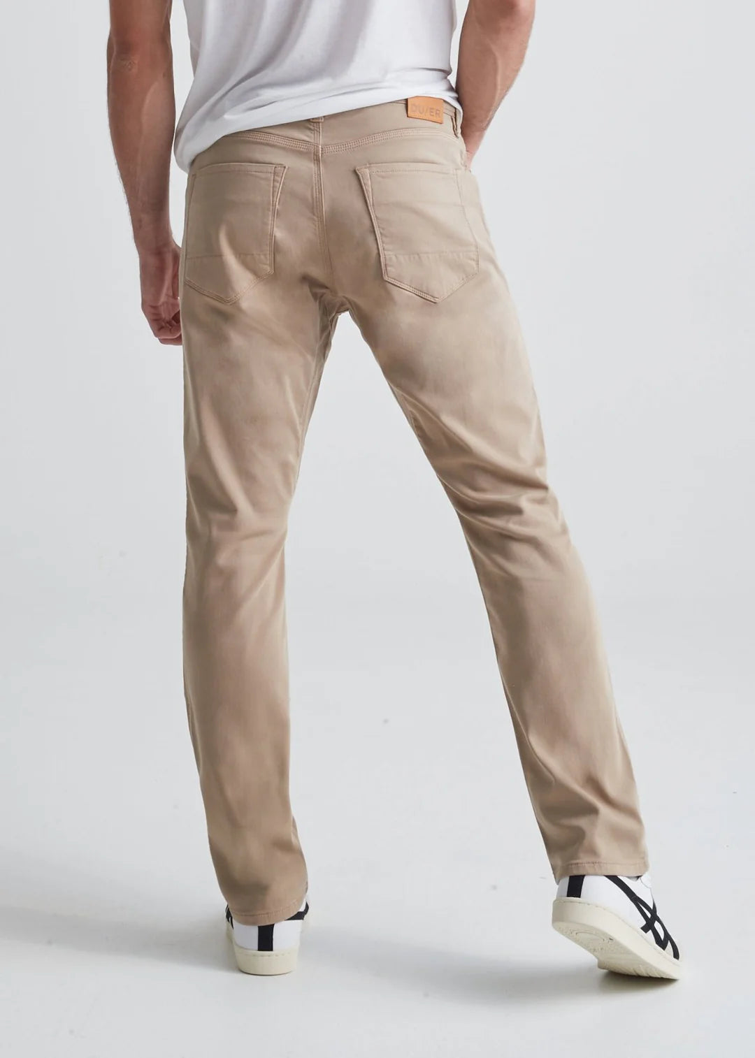 DUER Men's No Sweat Relaxed Taper Pant - Desert Khaki