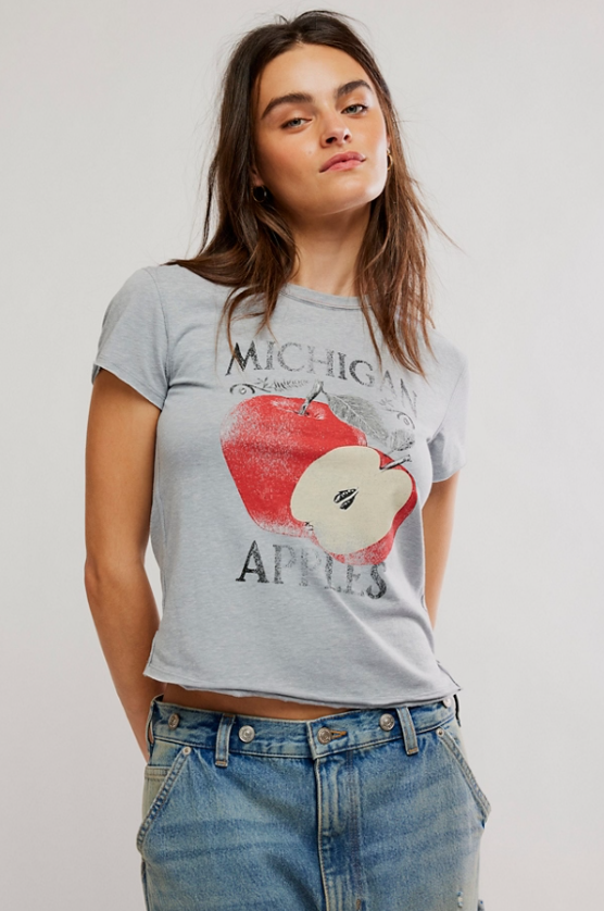 Nova Tee Graphic in Apple Combo