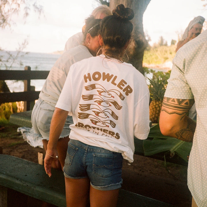Howler Brothers Flocka Seagulls Cotton T-Shirt | Vintage White