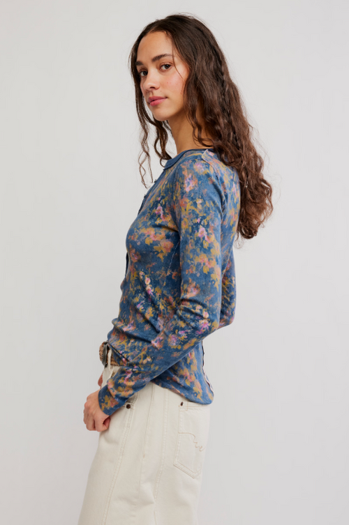Jamie Henley Printedin Floral Haze/Navy C- side view
