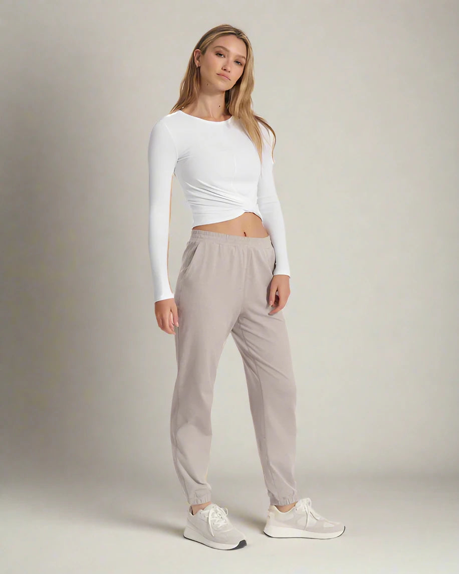 Vuori Women's Long-Sleeve Cove Twist Tee | White