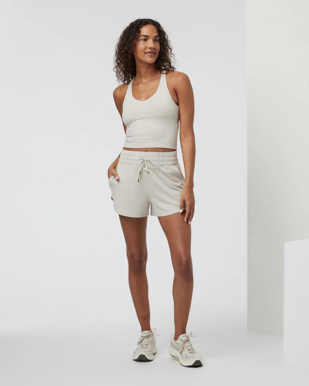 Vuori Halo Performance Crop Tank 2.0 | Ecru Heather