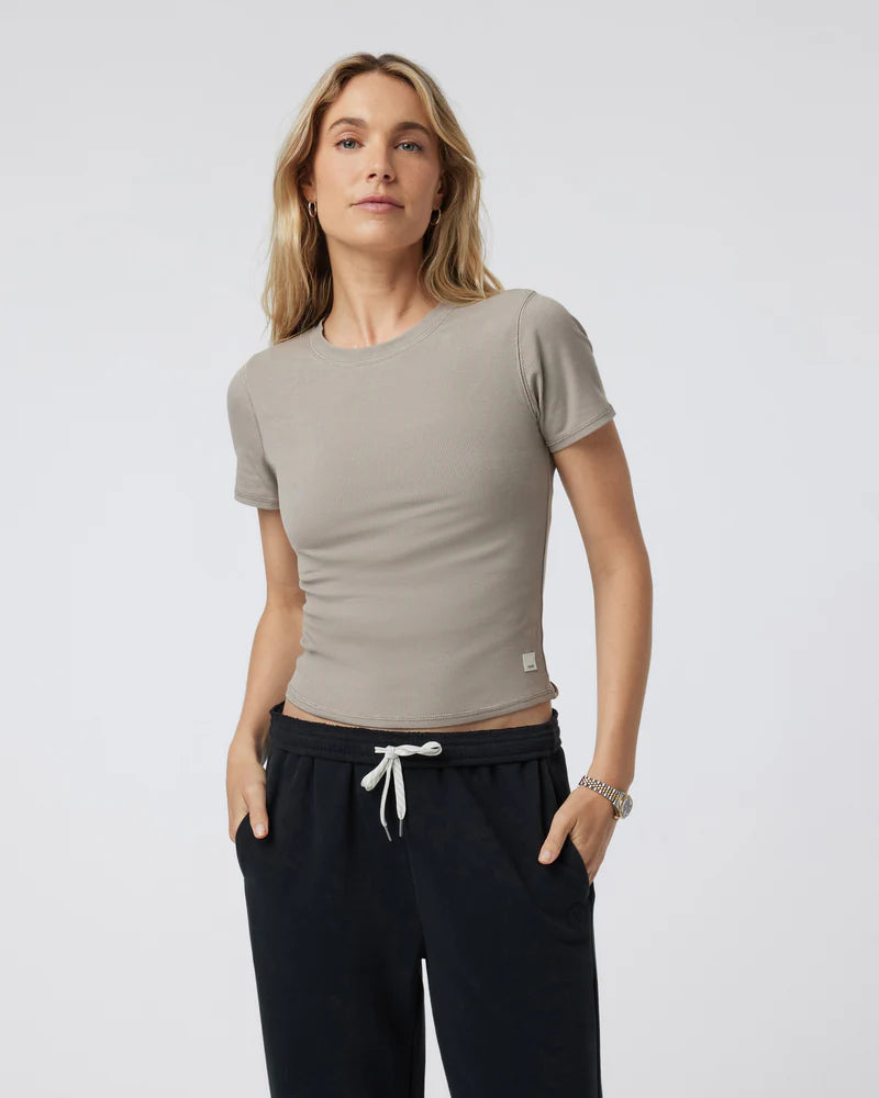 Vuori Pose Fitted Tee | Graphite 