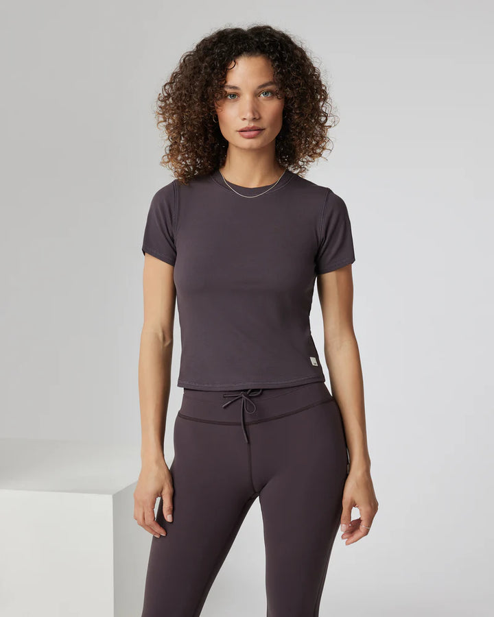 Vuori Pose Fitted Tee | Sangria