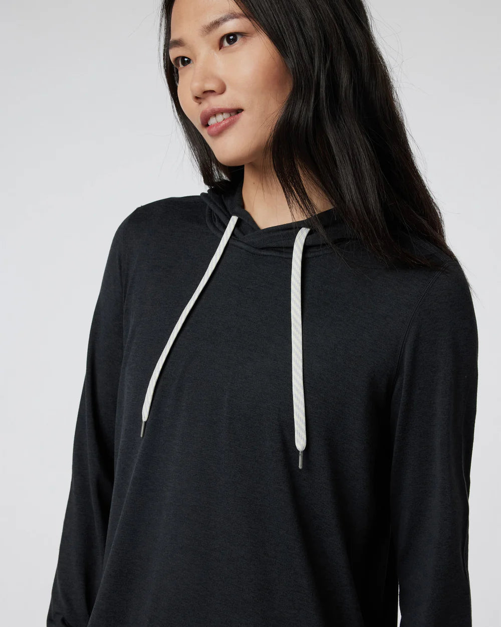 Vuori Women's Halo Essential Hoodie | Black Heather