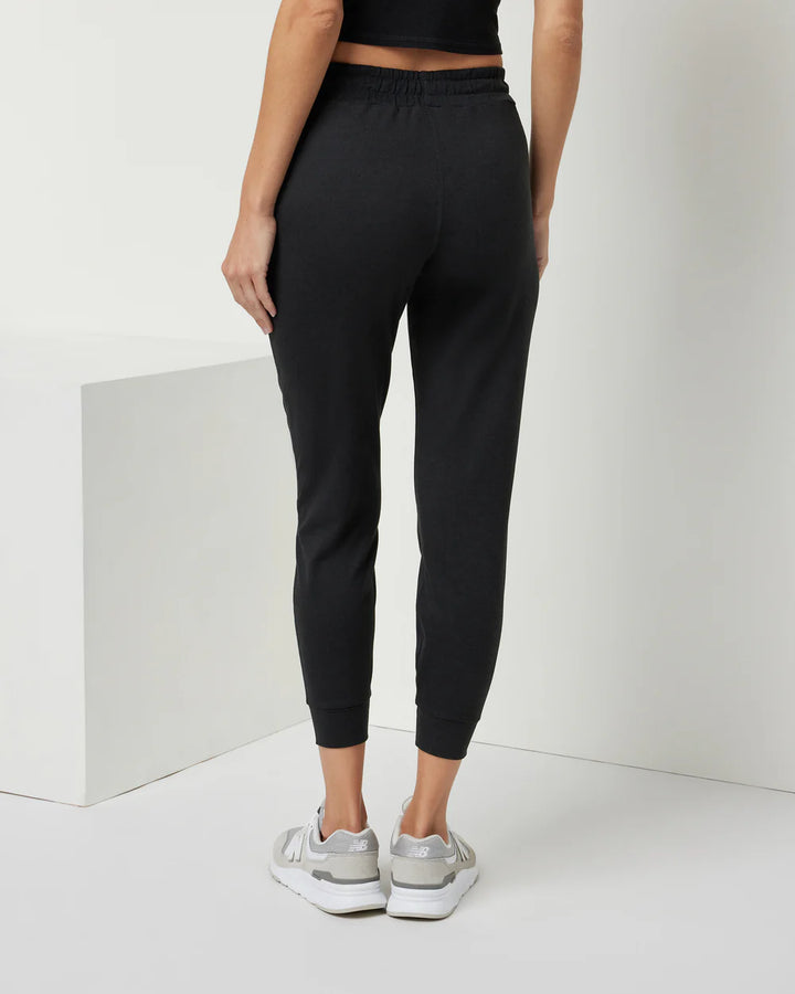 Vuori Women's Performance Jogger - Long | Black Heather