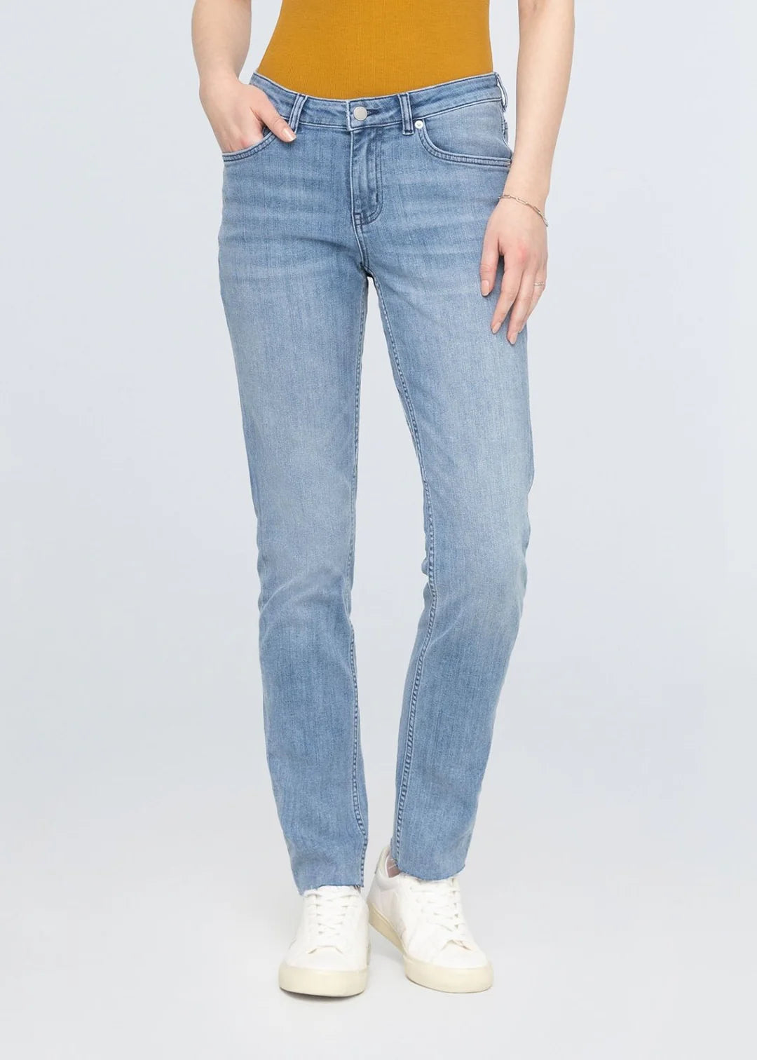 Duer Women's Performance Denim Girlfriend Jean | Hazy Blue